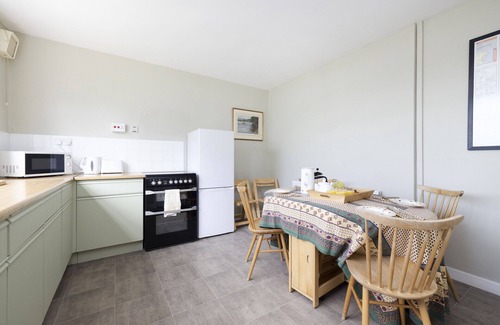 Ellon Apartment | ALTIDO Gorgeous Cottage with Garden & Great Views