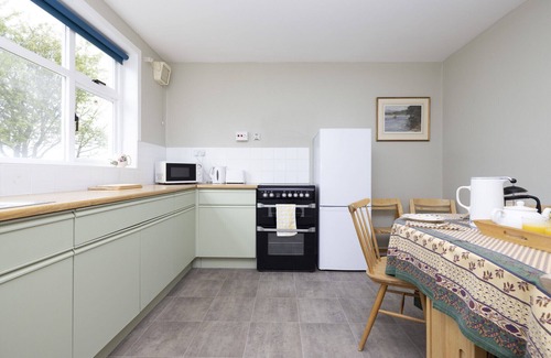 Ellon Apartment | ALTIDO Gorgeous Cottage with Garden & Great Views