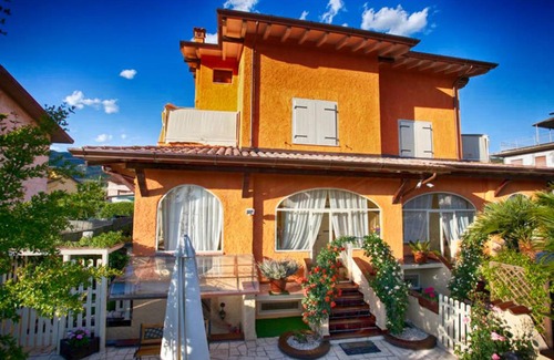 Capanne-Prato-Cinquale Villa | ALTIDO Villa Rosmarino
