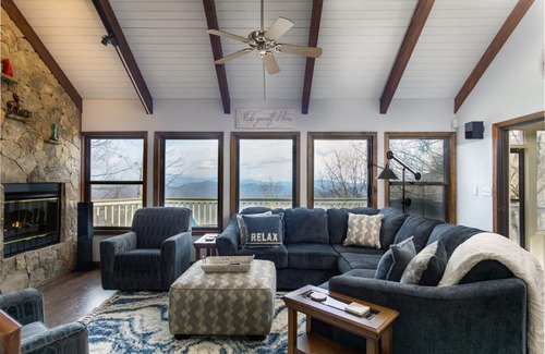 Mountain Air House | Altitude Adjustment | Mtn Air Community, Deck & Gorgeous Views!