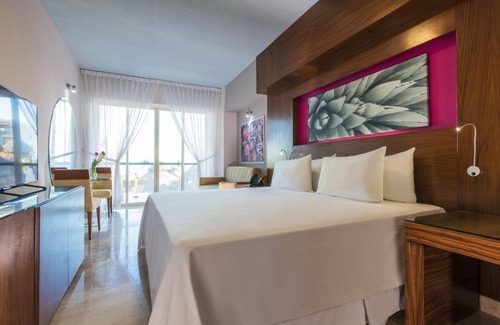 San Jose del Cabo Hotel | Altitude by Krystal Grand Los Cabos – All Inclusive