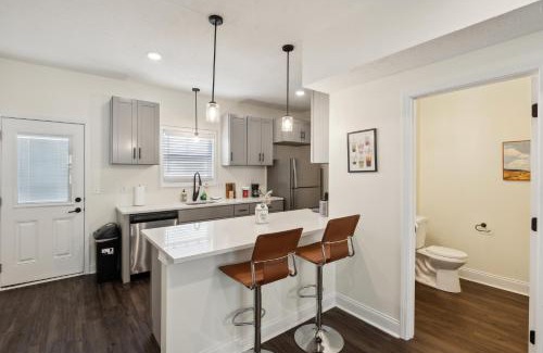 Clarksville Apartment | Alto K4 I Cozy & Comfy I Gym I Parking I Pool