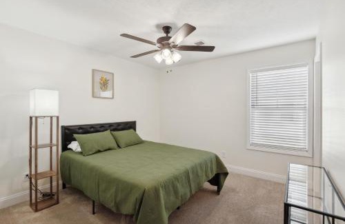 Clarksville Apartment | Alto K4 I Cozy & Comfy I Gym I Parking I Pool