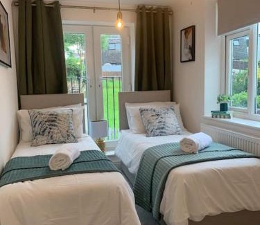 Hanham Apartment | Alto - Lovely 2 Bedroom Serviced Apartment Bristol by Mint Stays