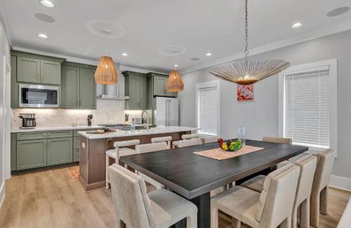 Berry Hill House | Alto-Private Rooftop Deck-8 Mins to Broadway