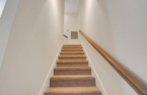 Clarksville Apartment | Altog2 Immense Unit 2bd 25 Bth
