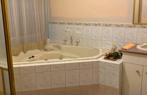 Altona Meadows House | ALTONA ROOMS FOR RENT