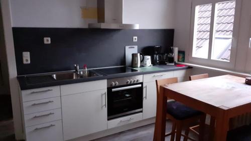 Leer Apartment | Altstadt-Domizil 7