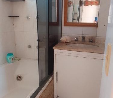 Recreio dos Bandeirantes Apartment | Alugo quarto próximo a praia em nossa residência