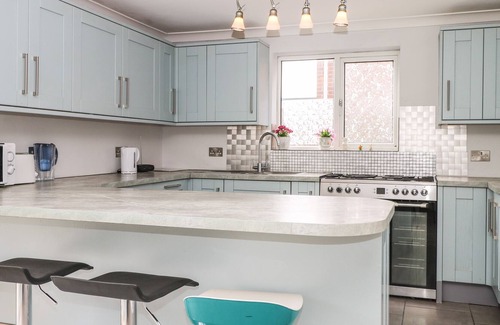 Gosport Cottage | ALVERSTONE SEASIDE, pet friendly, with a garden in Gosport