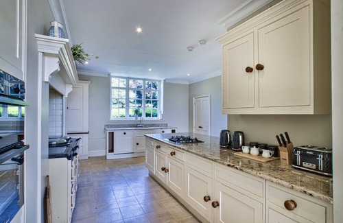 Alderbury Cottage | Alward House by Group Retreats - a house that sleeps 35 guests in 12 bedrooms
