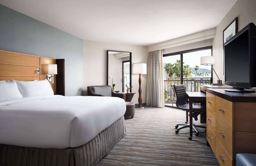 South Redondo Hotel | Always a Great Idea To Unwind! Pet-Friendly, Near Noble Park, Balcony, w/Pool!