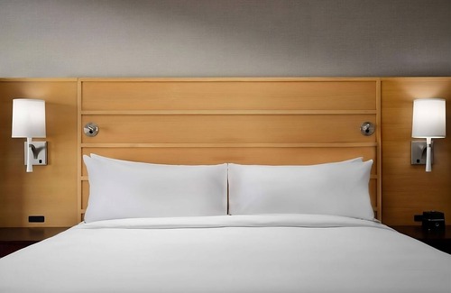 South Redondo Hotel | Always a Great Idea To Unwind! Pet-Friendly, Near Noble Park, Balcony, w/Pool!