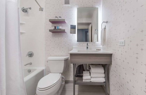 Downtown Denver Hotel | Always a Great Idea To Unwind! 3 Relaxing Units, Near Denver Zoo, Pet-Friendly