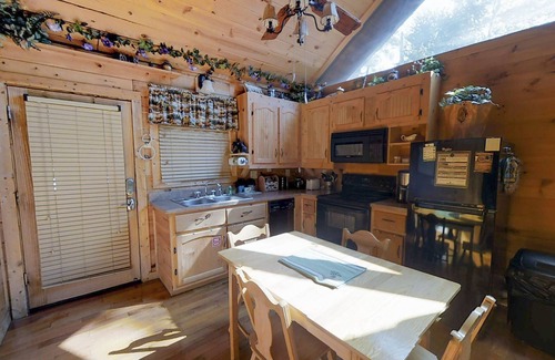 Gatlinburg - Pigeon Forge Cabin | Always Kiss Me Goodnight 1 Bedroom Cabin by RedAwning