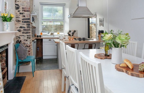 Saltash Cottage | Am impressive, detached character country house.