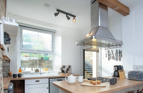 Saltash Cottage | Am impressive, detached character country house.
