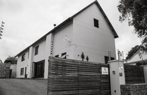Grahamstown Bed & Breakfast | Amabwe Guesthouse