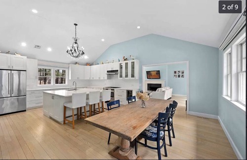 Amagansett North House | Amagansett Charmer Home, walking distance to beaches and village! 4BR 4BA.