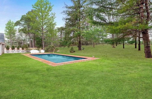 Amagansett North House | Amagansett Charmer Home, walking distance to beaches and village! 4BR 4BA.