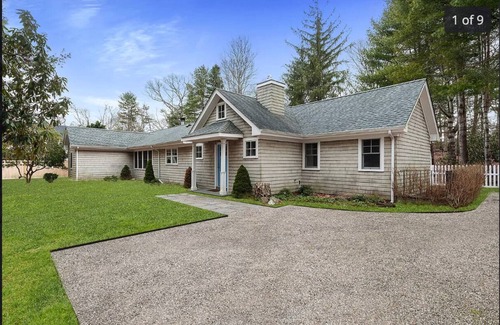 Amagansett North House | Amagansett Charmer Home, walking distance to beaches and village! 4BR 4BA.