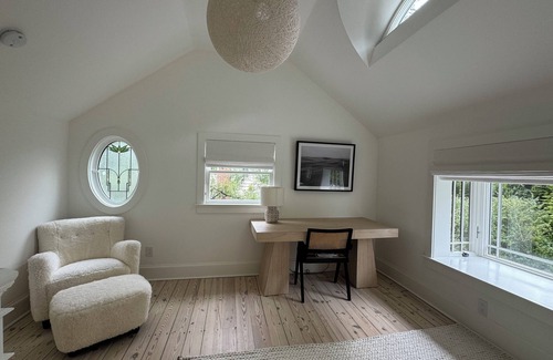 Amagansett North House | Amagansett Village Beautifully Restored Farm House & Studio with Pool