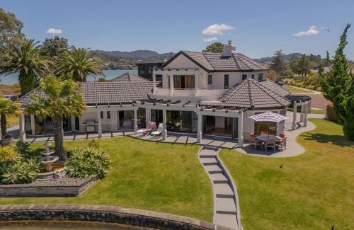 Pauanui House | Amalfi - Pauanui Holiday Home