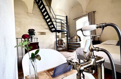 Pino Bed & Breakfast | Amandulina room in a 16th-century Genoese tower