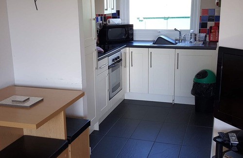 Bacton Ski Chalet | 'AMANECER' - Modern two-bedroomed chalet located on Rainbows End Park, Bacton.
