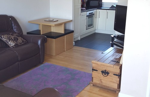 Bacton Ski Chalet | 'AMANECER' - Modern two-bedroomed chalet located on Rainbows End Park, Bacton.