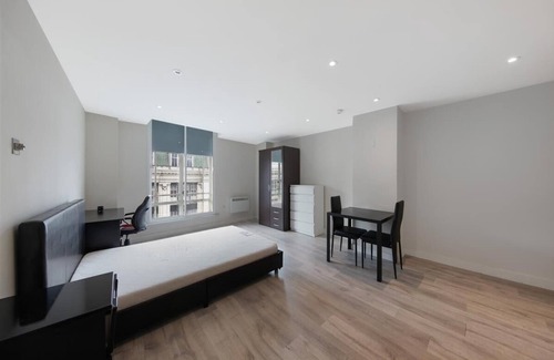 Coldharbour Apartment | Amani - Enterpriser:nA stylist living space for the professional person!