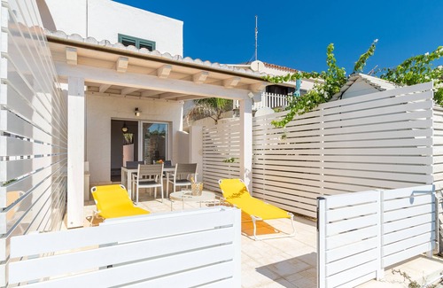 Caucana-finaiti-casuzze-finaiti Nord House | Amarillis, seafront apartment on the beach of Caucana (Punta Secca)