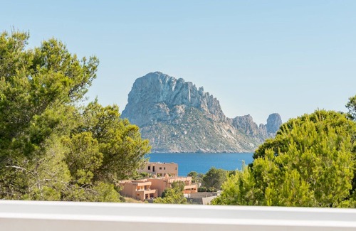 Cala Vadella Villa | Amazing Ibiza Villa | Villa Griselda | 4 Bedrooms | Spacious Furnished Sun.
