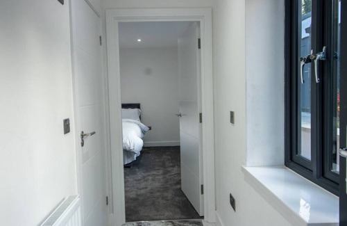 Purley Apartment | Amazing 1 Bed Flat with Garden