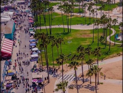 Del Rey Apartment | Amazing 1bd apartment with big office