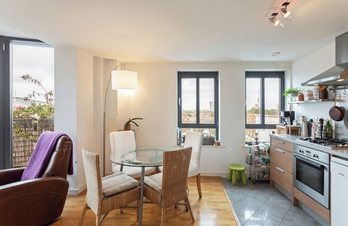 Stoke Newington Apartment | Amazing 2 Bed Apt w/Balcony nr Stoke Newington
