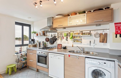 Stoke Newington Apartment | Amazing 2 Bed Apt w/Balcony nr Stoke Newington