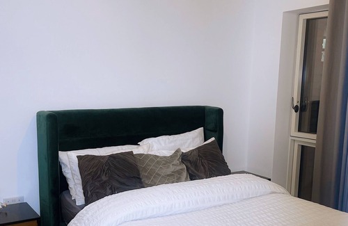Gascoigne House | Amazing 2 bed flat with BALCONY