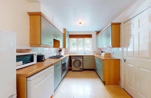 Evelyn House | Amazing 2 Bed House w/Private Parking & Private Garden