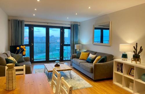 Newquay Apartment | Amazing 2-bedroom apartment with lovely sea views