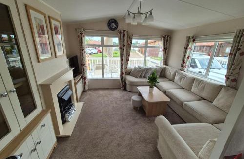 Tattershall House | Amazing 2Bedroom caravan in Lincoln, Tattershall