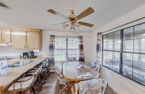 Wewahitchka Cabin | Amazing 2nd-floor home with screened porch, cornhole, grill, central AC, kitchen