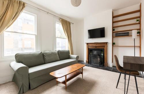 Ladywell House | Amazing 3-Floor 2BR Flat 8min Lewisham Stn