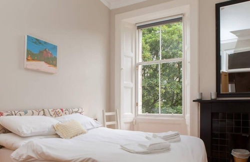 Bruntsfield Apartment | Amazing 4 Bedroom Apartment Just Off The Meadows