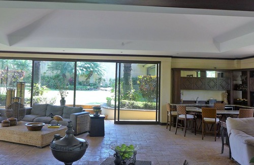 La Garita House | Amazing 4 bedroom pool home in gated community, La Garita 20 min to SJO airport