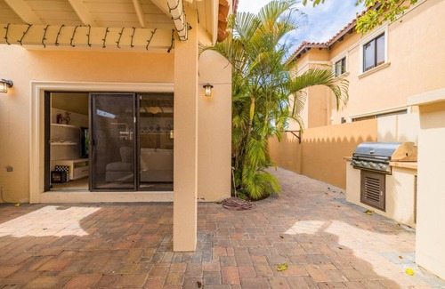 Gold Coast Villa | Amazing 4br3 5BA Villa w Private Pool Goldcoast