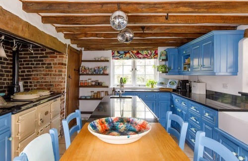 Sidlesham House | Amazing 5 BR Country Home ~ Pool, Gym, Yoga Studio