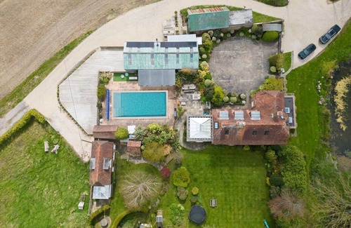 Sidlesham House | Amazing 5 BR Country Home ~ Pool, Gym, Yoga Studio