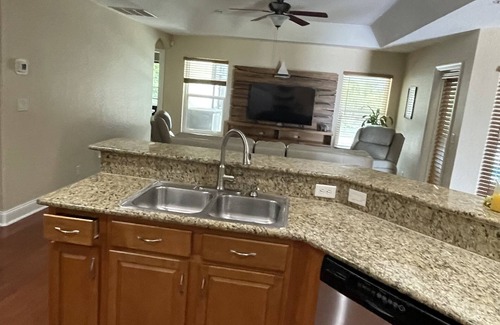 Port Saint Lucie House | Amazing and spacious home. 4be2Bth, and beautiful screened private pool.