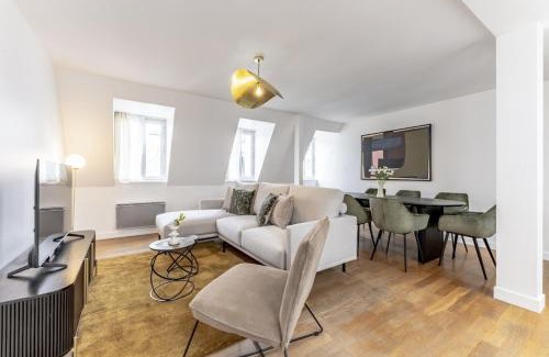 Faubourg-du-Roule Apartment | Amazing Apartment 4Bedrooms Champs Elysées